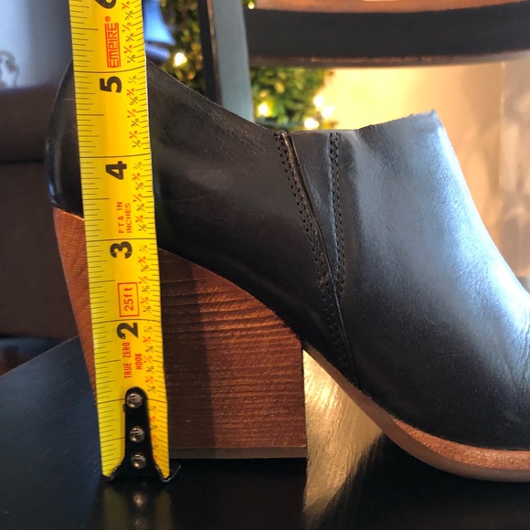 Kork-Ease Black Leather Bootie - Size 9.5 - Picture 8 of 10